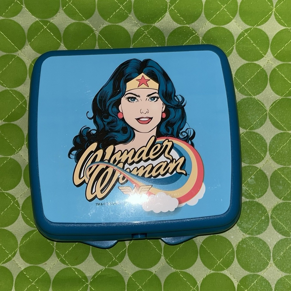 DC Comics Retro Wonder Woman Blue Sandwich Box By Tupperware‎